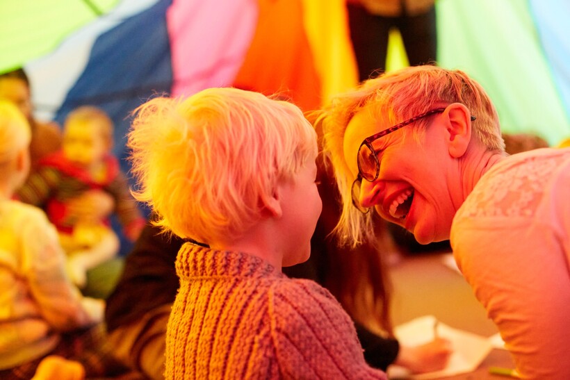 Simple acts help create a friendly, relaxed atmosphere that makes people want to stay. Image: © Mike Pinches