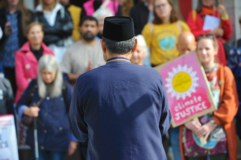 Our faith calls us to love our neighbour. Through these relationships with one another of all kinds, our love for one another flows. (Image: Michael Preston for Quakers in Britain)